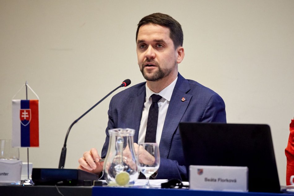 Ilustračný obrázok k článku Lunter sa prihovoril obyvateľom BBSK: Čaká nás ťažký rok, súdržnosť je kľúčová vlastnosť