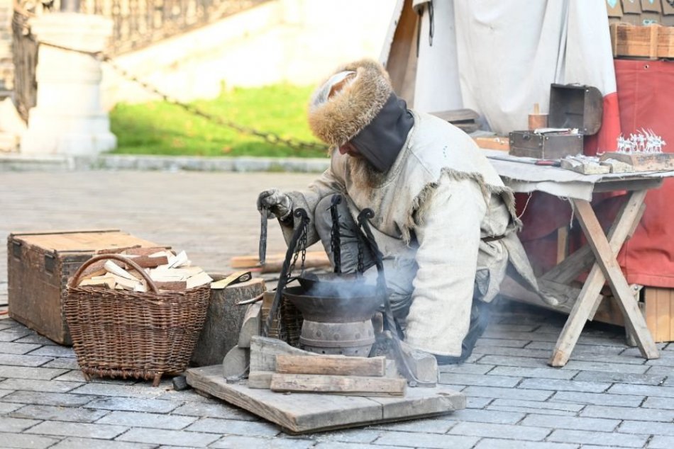 Ilustračný obrázok k článku Trnava sa presunula v čase: Zažila Stredoveké vianočné trhy, FOTO