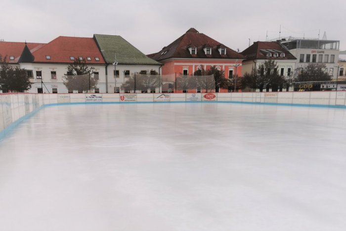 Ilustračný obrázok k článku Zvolenčania sa môžu korčuľovať ZADARMO priamo na námestí: V akých časoch?