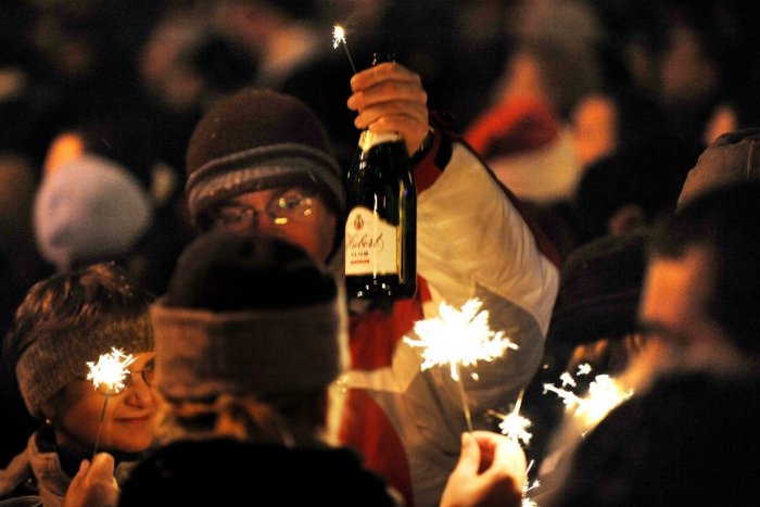 Ilustračný obrázok k článku Aké budú silvestrovské oslavy v Nitre? Začnú hodinu pred polnocou, na námestí zahrá DJ