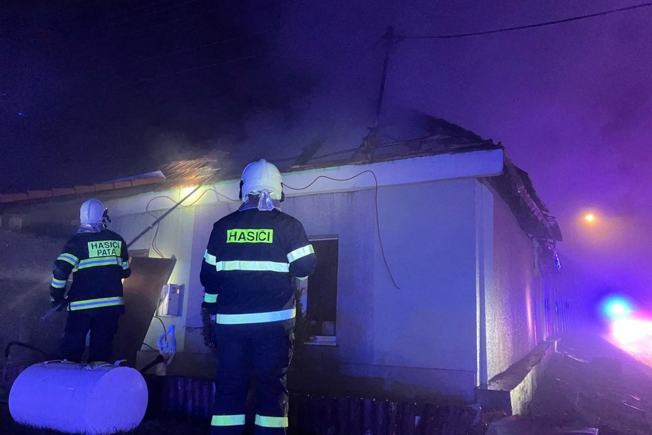 Ilustračný obrázok k článku Krutá rana pred Vianocami: Rodine ZHORELA strecha nad hlavou