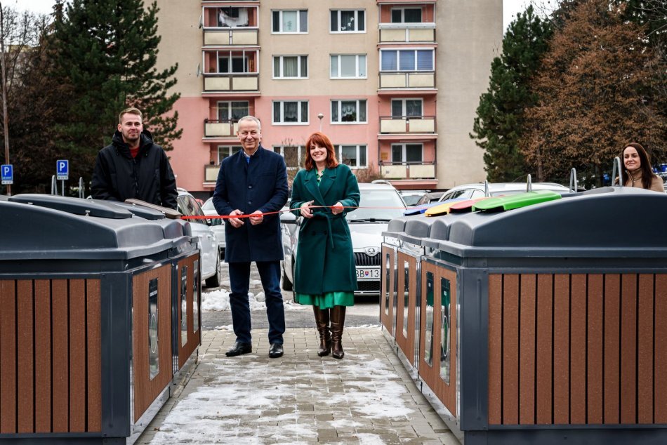 Ilustračný obrázok k článku Bystrica má prvých 7 stojísk s polopodzemnými kontajnermi: Kde všade pribudli? FOTO