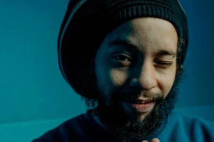 Ilustračný obrázok k článku Záhadná smrť hudobníka a vnuka Boba Marleyho: Našli ho v aute, mal len 31 rokov