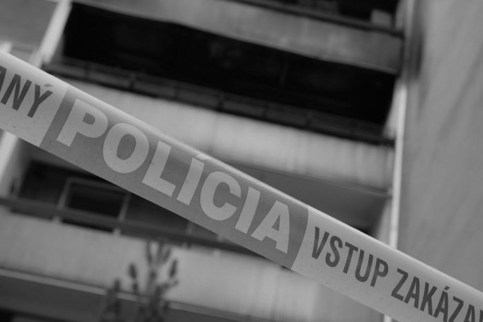 Ilustračný obrázok k článku Večerná TRAGÉDIA v hlavnom meste: Mladý muž vyskočil zo šiesteho poschodia