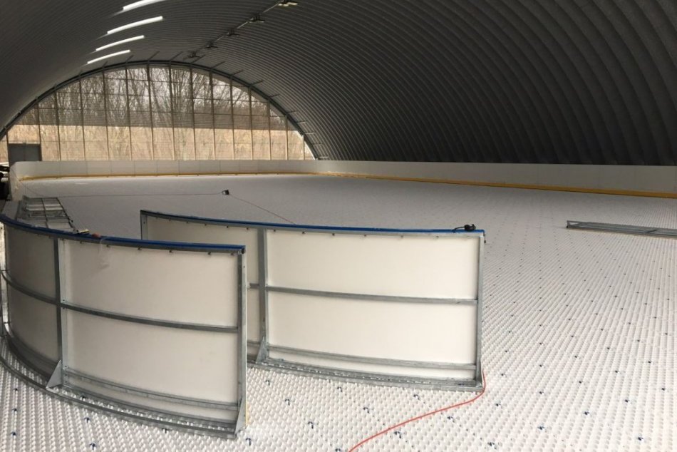 Ilustračný obrázok k článku Mesiace čakania sa skončili: Hurbanovo otvára novú multifunkčnú športovú plochu