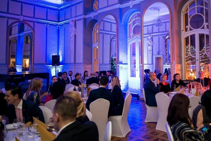 Ilustračný obrázok k článku Príchod nového roka oslávia veľkolepo: V Trnave pripravili Exkluzívny divadelný Silvester