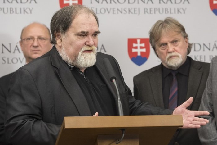 Ilustračný obrázok k článku Smutná správa z politickej scény: Zomrel europoslanec a dlhoročný politik Miroslav Číž