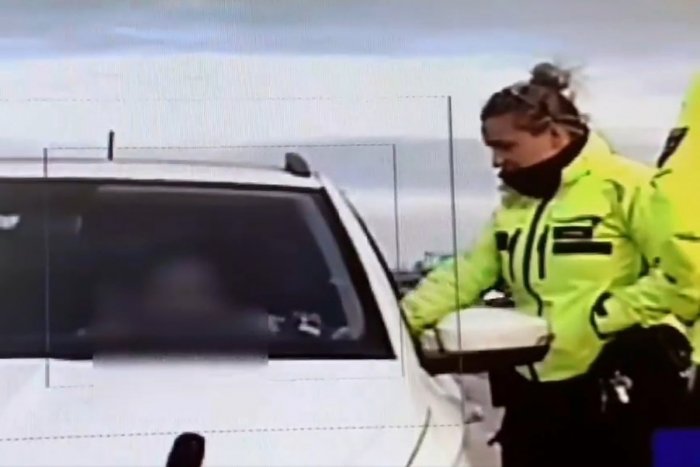 Ilustračný obrázok k článku Lucia si sadla za volant poriadne OPITÁ: Na diaľnici D1 jazdila z pruhu do pruhu!