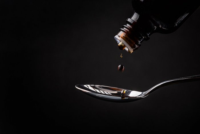 Ilustračný obrázok k článku Rodičia si nechtiac ZABILI vlastné deti: Po užití sirupu proti chrípke ich 18 zomrelo