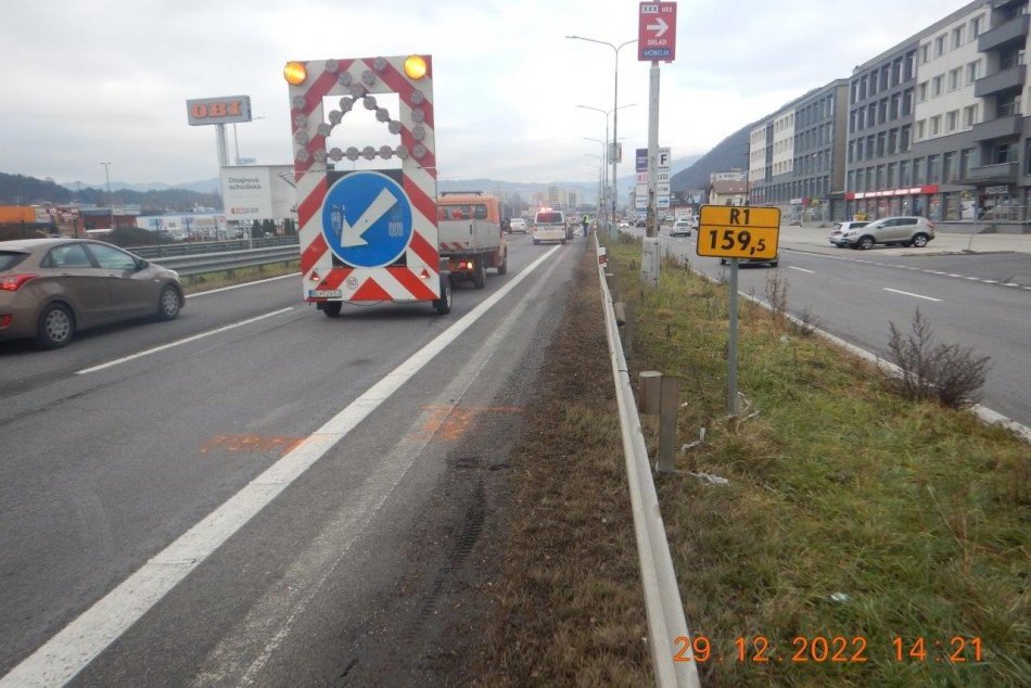 Ilustračný obrázok k článku TRAGÉDIA v Banskej Bystrici: Muž prechádzal cez štvorprúdovku a zachytilo ho auto, FOTO