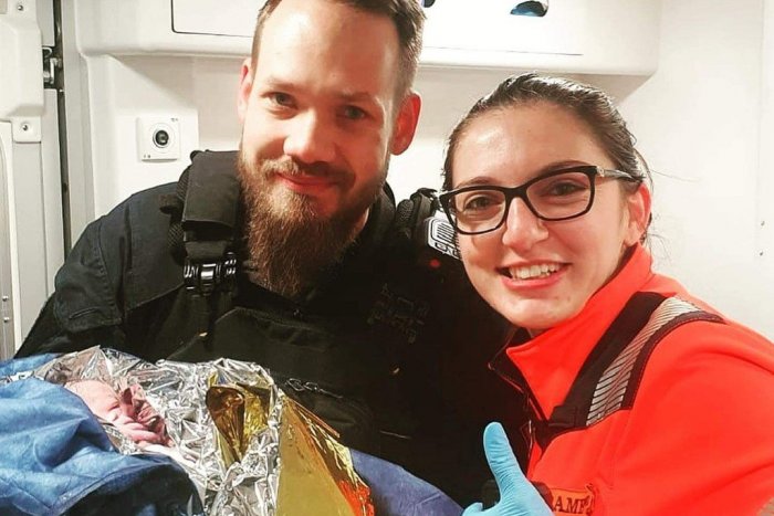 Ilustračný obrázok k článku DRAMATICKÁ scéna počas letu: Lietadlo núdzovo pristálo v Prahe, bol za tým pôrod!