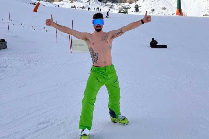 Ilustračný obrázok k článku To je celý ON: Peter Sagan privítal rok 2023 typicky svojsky, vyzliekol sa na svahu!