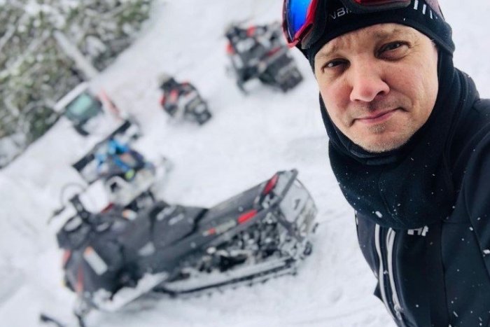 Ilustračný obrázok k článku Hollywoodsky herec mal nehodu pri odpratávaní snehu: Je v nemocnici v KRITICKOM stave!