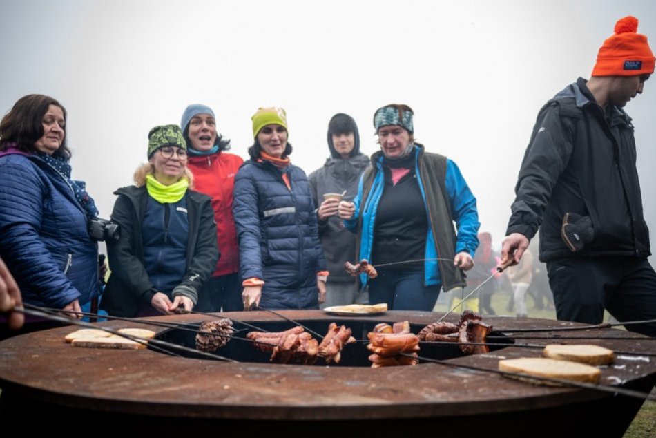 Ilustračný obrázok k článku Rozlúčka so starým rokom pri Prešove: Ľudia sa zabávali aj na šarišskom hrade, FOTO