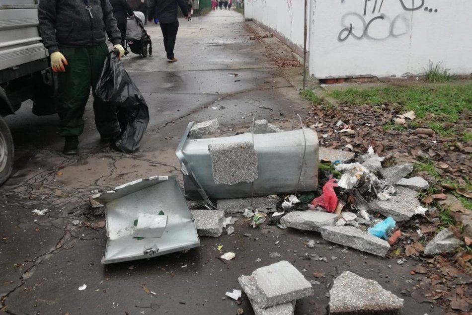 Ilustračný obrázok k článku OTRASNÁ spúšť po novoročných oslavách: Pozrite, aké ŠKODY narobila pyrotechnika! +FOTO