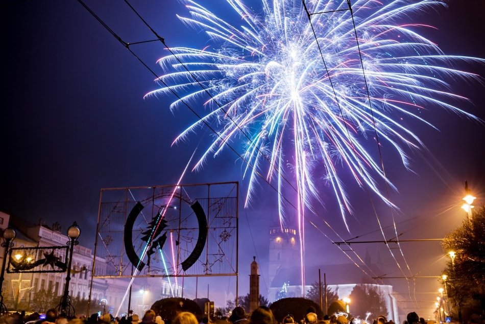 Ilustračný obrázok k článku Prvé správy o Silvestri na Hlavnej: Prešovčanov potešia Puding pani Elvisovej aj Hex