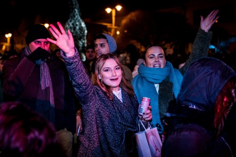 Ilustračný obrázok k článku V stánkoch chlieb s masťou aj hudobný program: Čo nás ešte čaká na Silvestra v Kežmarku?