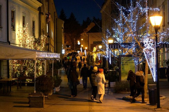 Ilustračný obrázok k článku V Nitre žije takmer 5-TISÍC odídencov z Ukrajiny: Väčšinou sú to ženy a deti