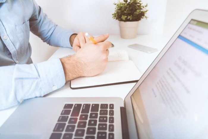 Ilustračný obrázok k článku Čas na daňové priznanie sa KRÁTI: Podajte ho elektronicky! Formulár vám ukáže, kde máte CHYBY