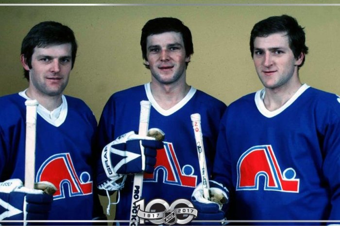 Ilustračný obrázok k článku Jedna z LEGIEND slovenského hokeja má 70 rokov: Patril do obávaného útoku TROCH bratov!