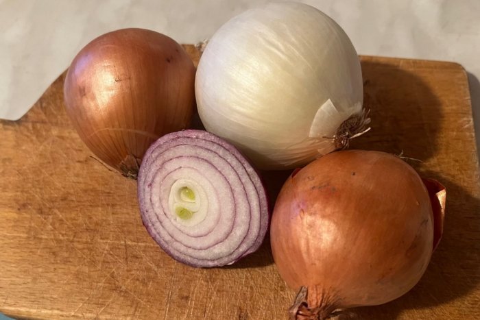 Ilustračný obrázok k článku Nesmie chýbať v žiadnej domácnosti, no jej jej málo: Slovensko zasiahla cibuľová KRÍZA