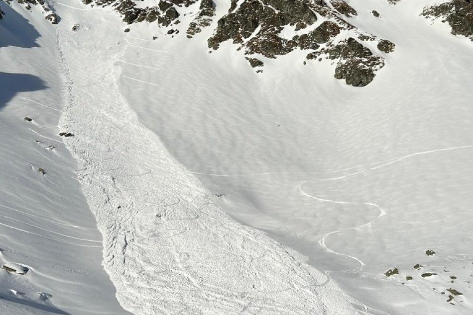 Ilustračný obrázok k článku Uvoľnenie hrozí už pri malom zaťažení: V Nízkych Tatrách je VEĽKÉ lavínové nebezpečenstvo