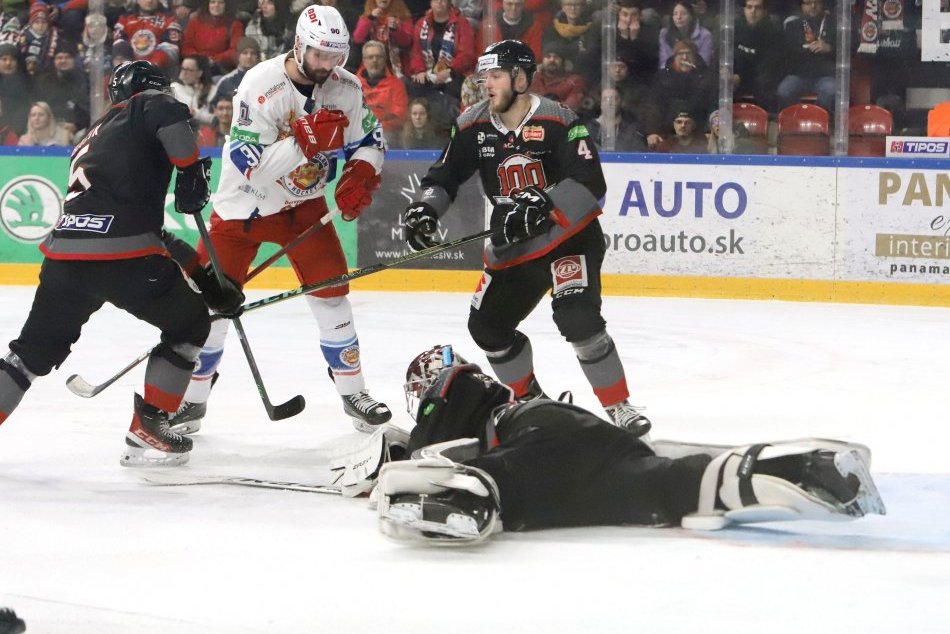 Ilustračný obrázok k článku Pohronské derby ako sa patrí: REAKCIE trénerov po dráme v nájazdoch, FOTO