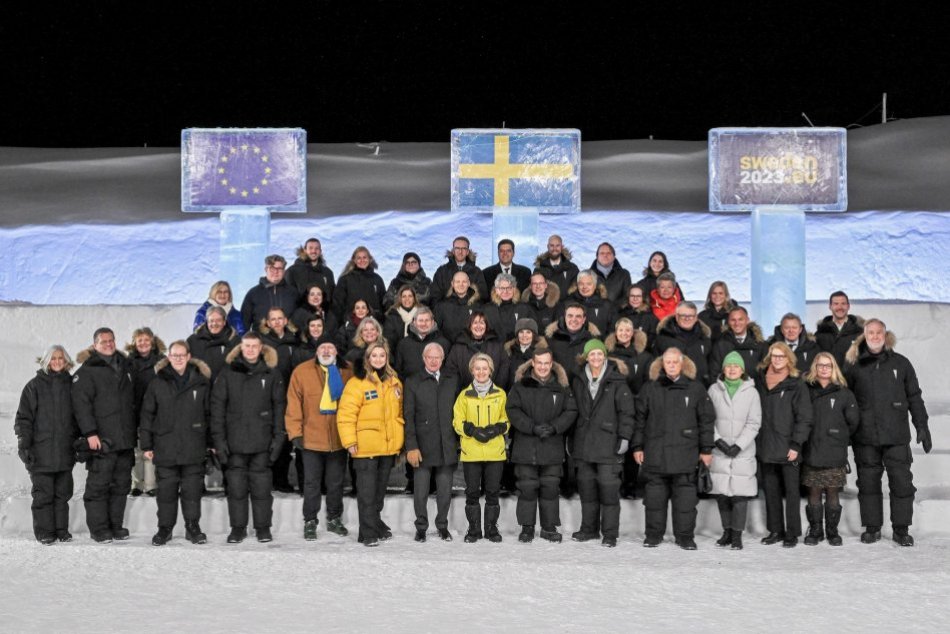 Ilustračný obrázok k článku Šefčovič spal za polárnym kruhom v ĽADOVOM hoteli: Bol to zážitok! Na čo sa ráno tešil?