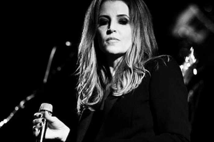 Ilustračný obrázok k článku Lisa Marie Presleyová na POSLEDNOM verejnom zábere: Vyzerala KREHKO, zomrela na zlomené srdce?