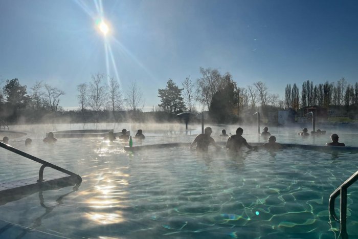 Ilustračný obrázok k článku Vlak z Trnavy vás odvezie do Thermalparku: Za zvýhodnený aquapass si PRIPLATÍME