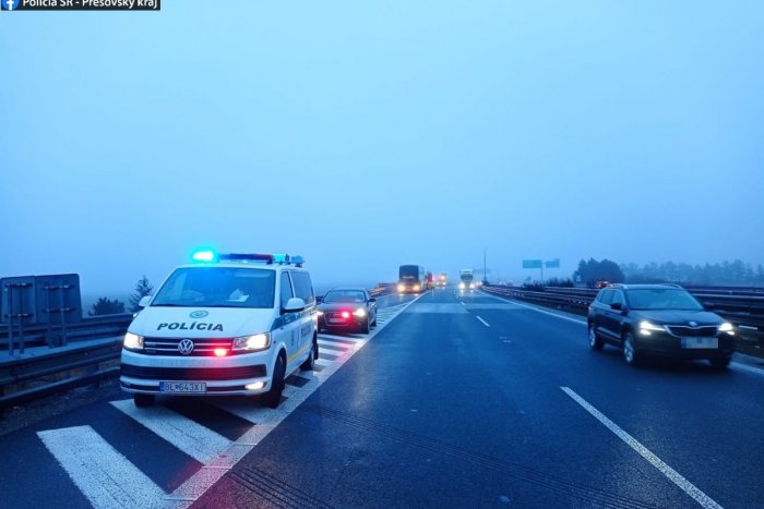 Ilustračný obrázok k článku Na diaľnici z Popradu do Štrby opatrne: Dopravu tam musela riadiť polícia