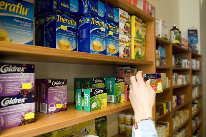 Ilustračný obrázok k článku Máte deti a sú choré? Tak sa PRIPRAVTE! Lekárne hlásia VÝPADKY viacerých liekov