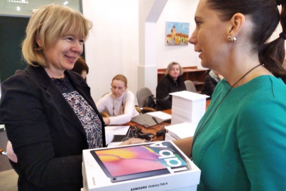 Ilustračný obrázok k článku Mesto darovalo DESIATKY tabletov: Potešia školy, organizácie aj osamelých rodičov