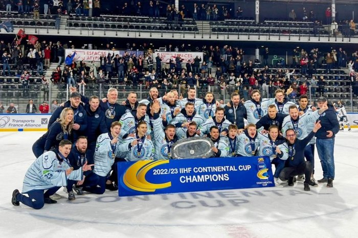 Ilustračný obrázok k článku Fanúšikovia VYDRAŽILI dresy z Kontinentálneho pohára: O ktorý bol NAJVÄČŠÍ záujem?