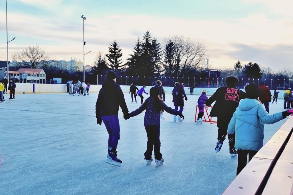 Ilustračný obrázok k článku Správy, na ktoré sme čakali: Klzisko v Šali je konečne OTVORENÉ!