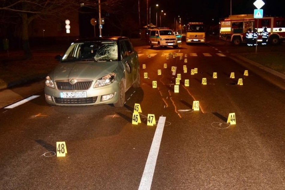 Ilustračný obrázok k článku NEHODA priamo na priechode: Mladá vodička ZRAZILA dvoch chodcov!