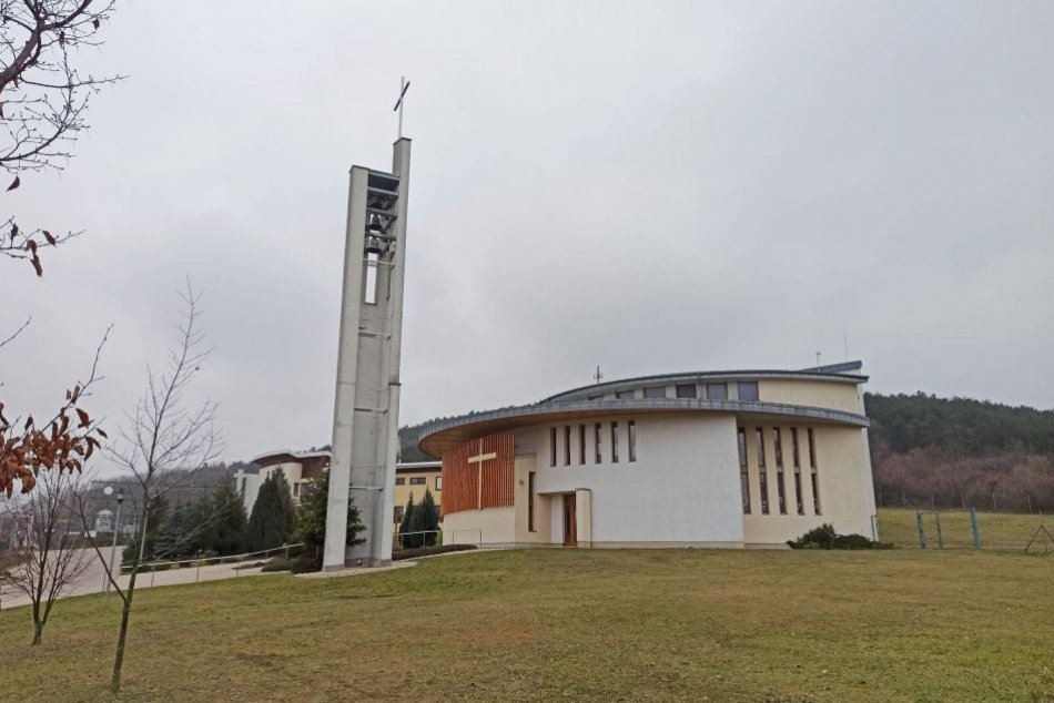 Ilustračný obrázok k článku Ceny energií ŠOKOVALI aj nitrianske farnosti: Hrozí, že v kostoloch PRESTANÚ kúriť?!