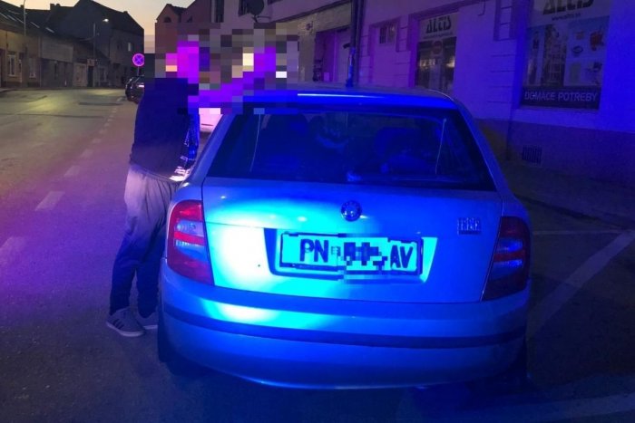 Ilustračný obrázok k článku Nepoučiteľný vodič skončil za MREŽAMI: V minulosti si značky nakreslil FIXKAMI!