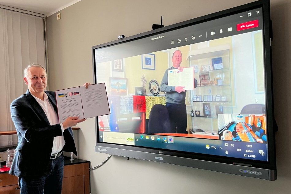 Ilustračný obrázok k článku Bystrica má ukrajinské partnerské mesto: Nosko podpísal zmluvu na diaľku, FOTO