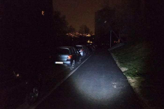 Ilustračný obrázok k článku Vyše polovica slovenských miest sa ponorí do TMY: Na protest VYPNÚ verejné osvetlenie