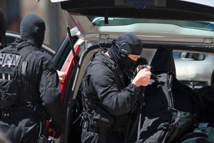 Ilustračný obrázok k článku ŠOKUJÚCI objav neďaleko českých hraníc: V pivnici sa ukrývala rodina so 6 malými deťmi!