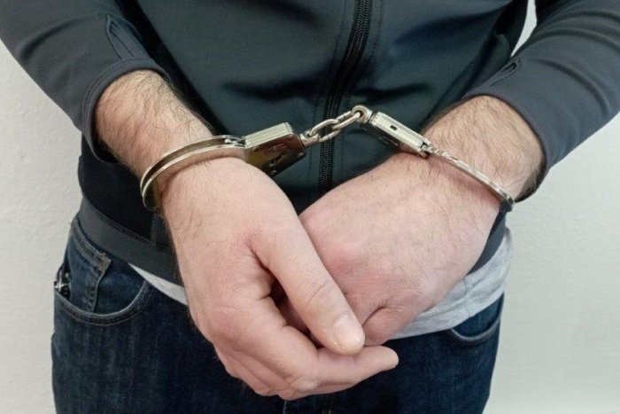 Ilustračný obrázok k článku Mladík z východu si ZAVARIL: Ukradol 28 eur, teraz mu hrozí DLHOROČNÉ väzenie!