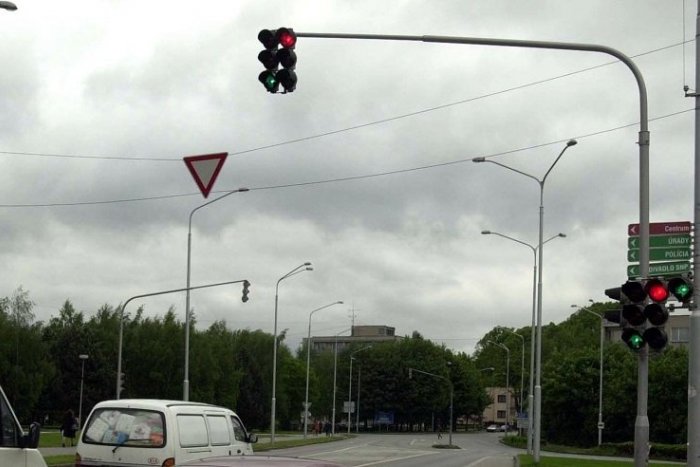 Ilustračný obrázok k článku SVET O SLOVENSKU: Slováci nevedia, kedy môžu prejsť ČERVENÚ! Majú v tom ZMÄTOK