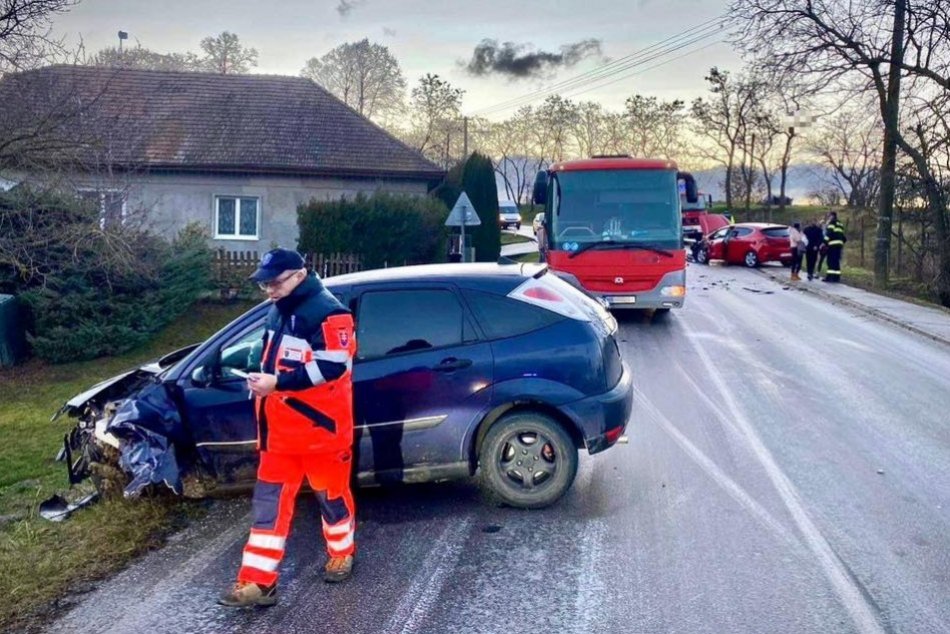 Ilustračný obrázok k článku Vážna nehoda na skok od Topoľčian: Vodička dostala ŠMYK, náraz v protismere!