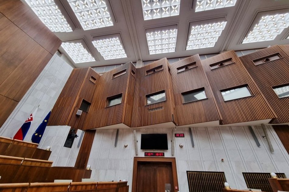 Ilustračný obrázok k článku Podzemný TUNEL aj poradovníky na telefón: TAKTO to vyzeralo v PARLAMENTE kedysi