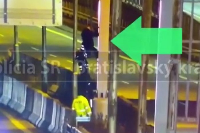 Ilustračný obrázok k článku DRÁMA na diaľnici: Psychicky chorý muž OHROZOVAL vodičov, kričal, že sa chce ZABIŤ