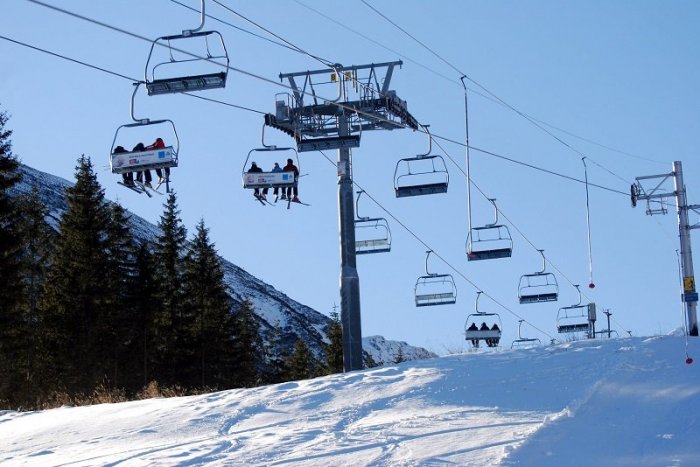 Ilustračný obrázok k článku Chcete ísť lyžovať? PREHĽAD snehových podmienok v DESIATKACH stredísk