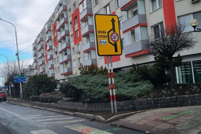 Ilustračný obrázok k článku Chodkyňu zrazilo auto priamo na priechode: Skončila vo vážnom stave