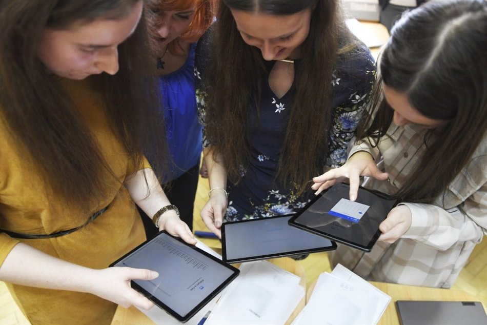 Ilustračný obrázok k článku Písal prácu žiak alebo si pomohol? Učitelia majú obavy z umelej inteligencie