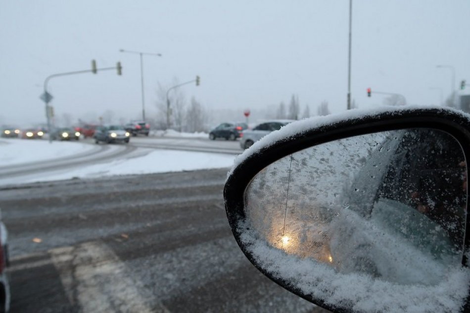 Ilustračný obrázok k článku Pozor na cestách: Na viacerých miestach v Nitrianskom kraji hrozí POĽADOVICA